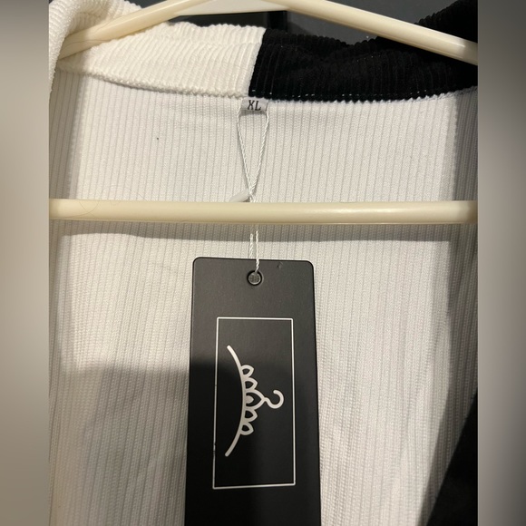 Multi colour button up size xl nwt - Picture 3 of 5